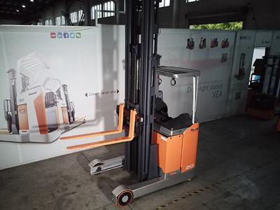 FRB 2,000kg Electric Reach Truck 