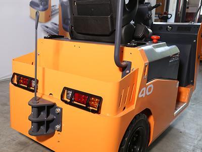 4,000kg Electric Tugger 